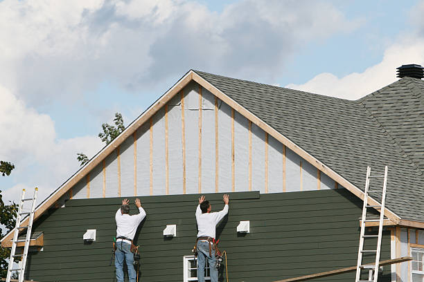 Professional Siding technician working in Elkton, KY